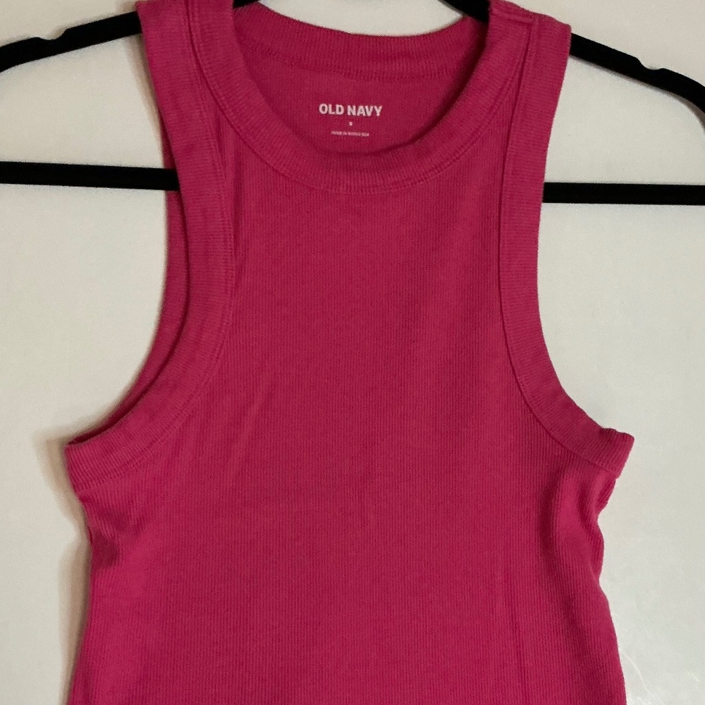 Old navy hot pink ribbed tank size S